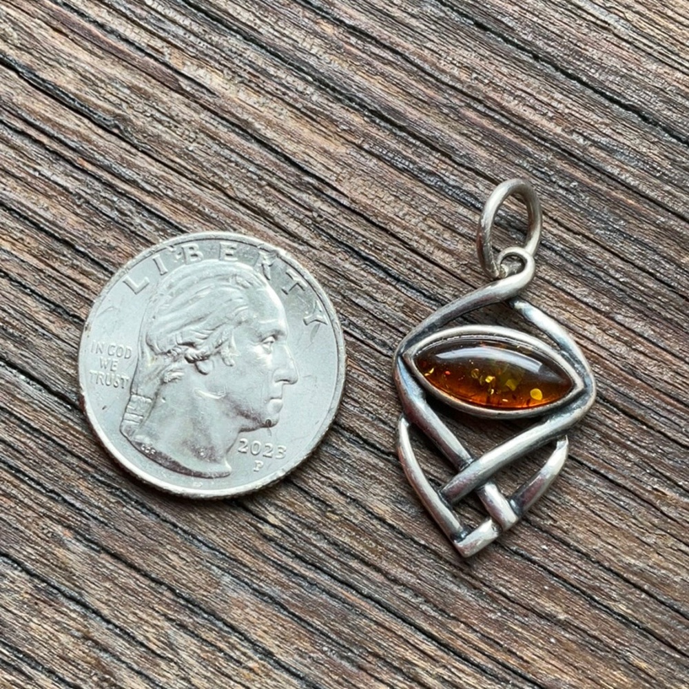 Amber and Sterling pendant - Picture 4 of 4